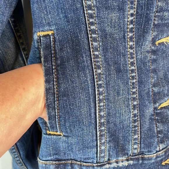 LEVIS Blue Dark Wash Denim Trucker Jean Jacket Red Tab Pockets Cotton Stretch M - Picture 7 of 14